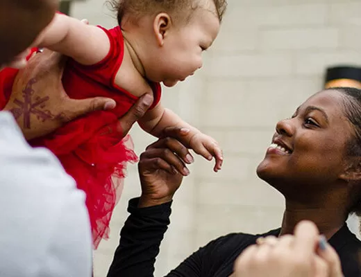 Nom de famille d’un enfant : quelles sont les règles ?
