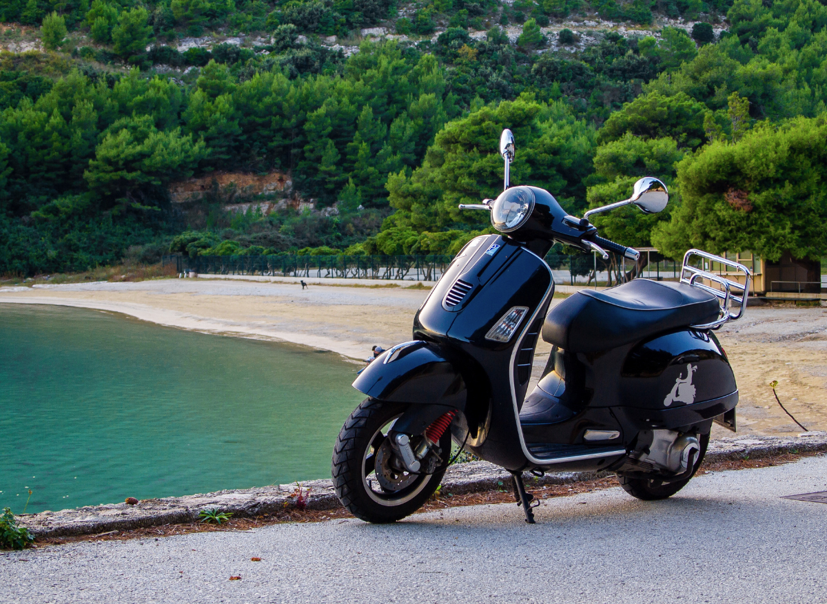 Scooter, maxiscooter et tricycle
