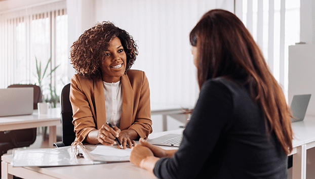 Courtier en assurance : rôle, prix et 5 raisons d’en choisir un | Guide 2026